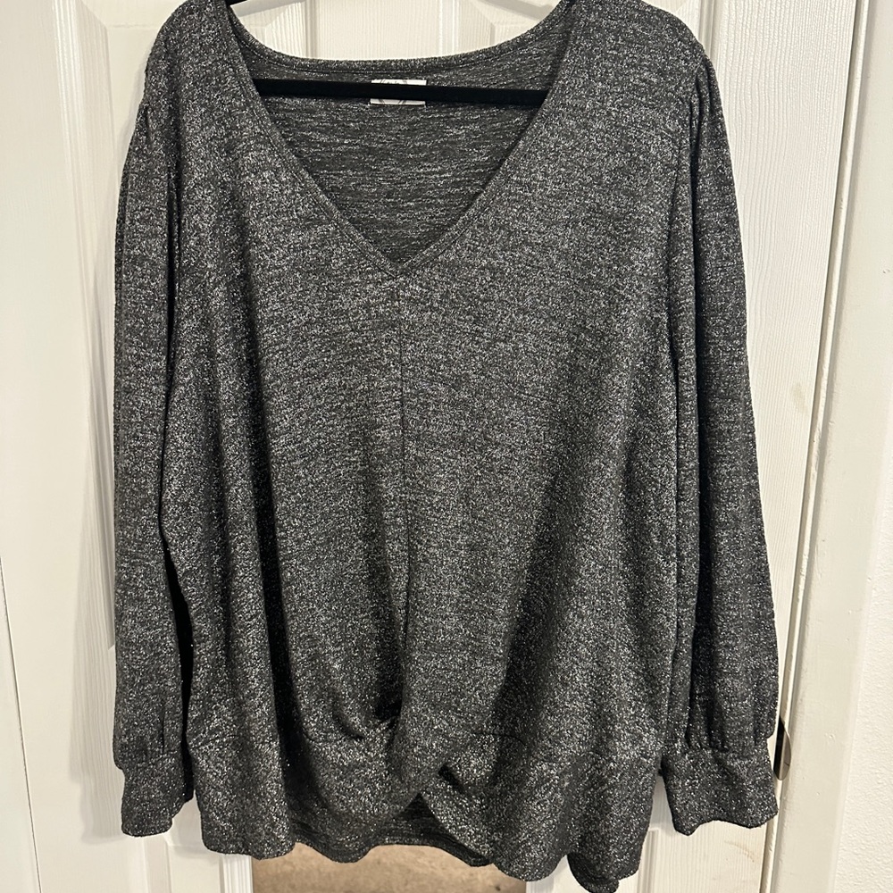 Maurices Gray and Silver 3X Top